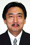 ランチョンセミナー1の演者、朝田 芳信 先生の顔写真
